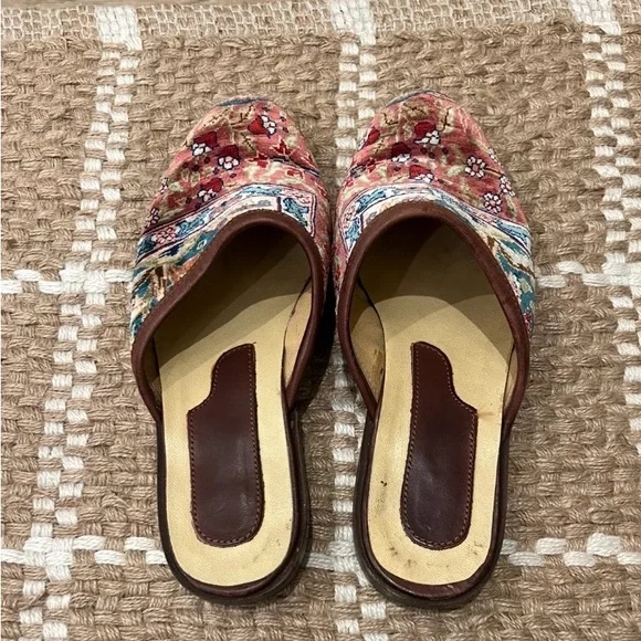 Vintage Handmade Tapestry Kilim Mule Slide - Picture 2 of 3
